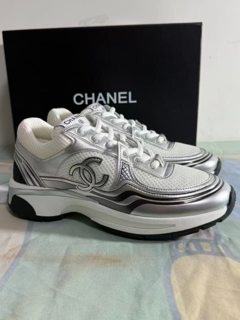 ℒWomen's CHANEL Sneakers